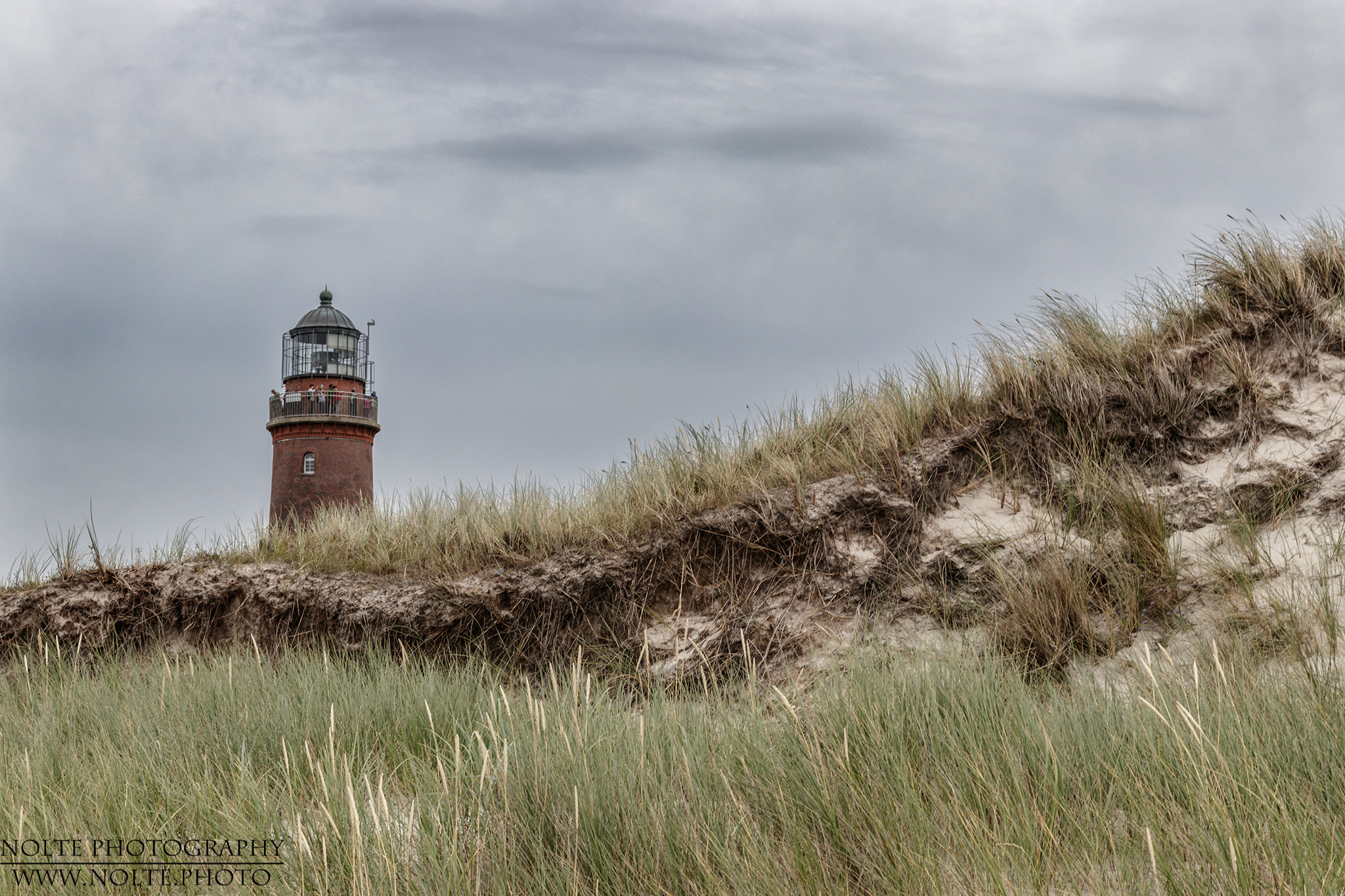Leuchtturm "Darsser Ort" hinter der Düne